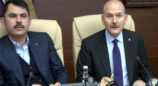 Üç bakan canlı yayında depreme yakalandı