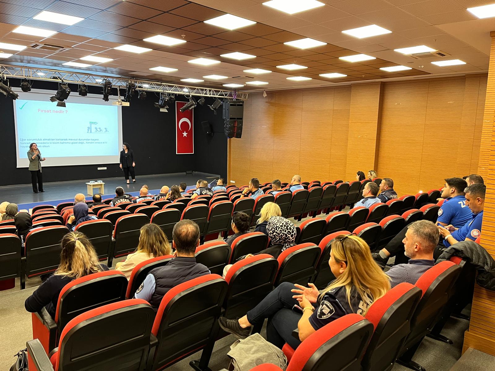 Çekmeköy Belediyesi'nde Sevgi Dili Eğitimi