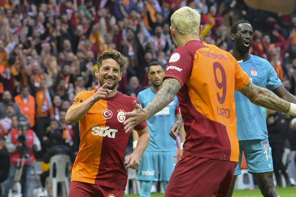 Galatasaray, Şovunu Sürdürdü: EMS Yapı Sivasspor'u 6-1'lik Skorla Devirdi!