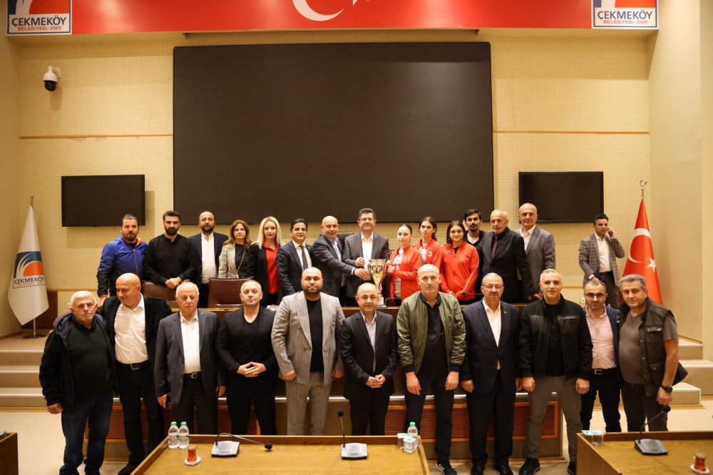 Şampiyonluk Kupası Eşliğinde Başkan Çerkez’e Tebrik Ziyareti