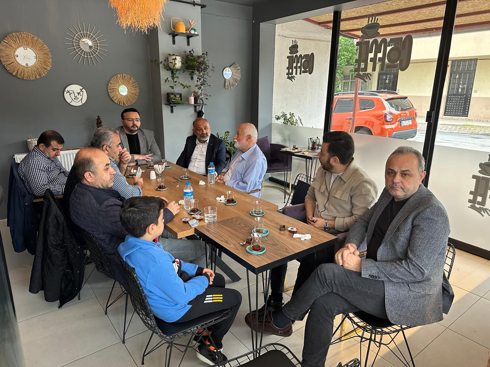 "Sivaslılar Derneği'nde Dönüşüm Rüzgarları: Çelikel, Tiryakioğlu'nu Destekliyor!"